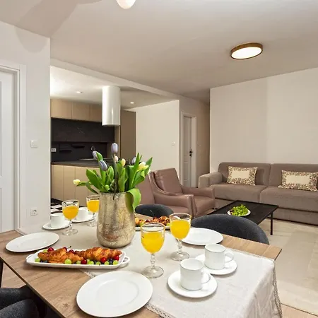 Triumphus Apartment